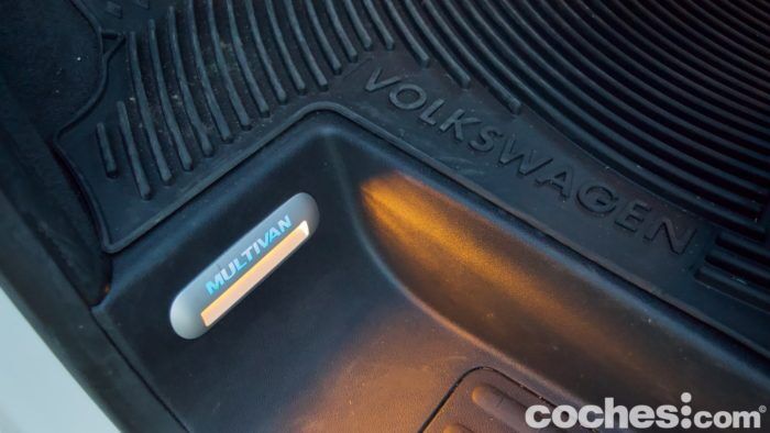 Volkswagen Multivan Outdoor Prueba Interior 4 700x394