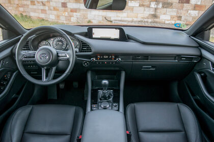 Mazda parece el único en cuestionar las pantallas táctiles por motivos de seguridad