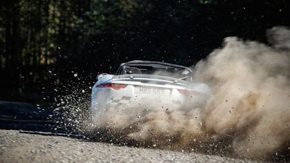 5 coches de rally que nunca habrías esperado ver fuera del asfalto