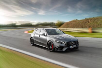 El Mercedes-AMG A 45 4MATIC+ quiere ser el rey de los compactos con sus 421 CV