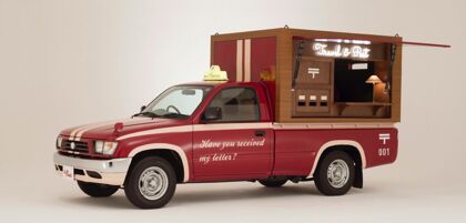 La nueva oficina de correos japonesa es una antigua Toyota Hilux