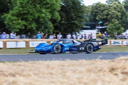 Volkswagen ID.R baja de los 40 segundos en Goodwood (con vídeo)
