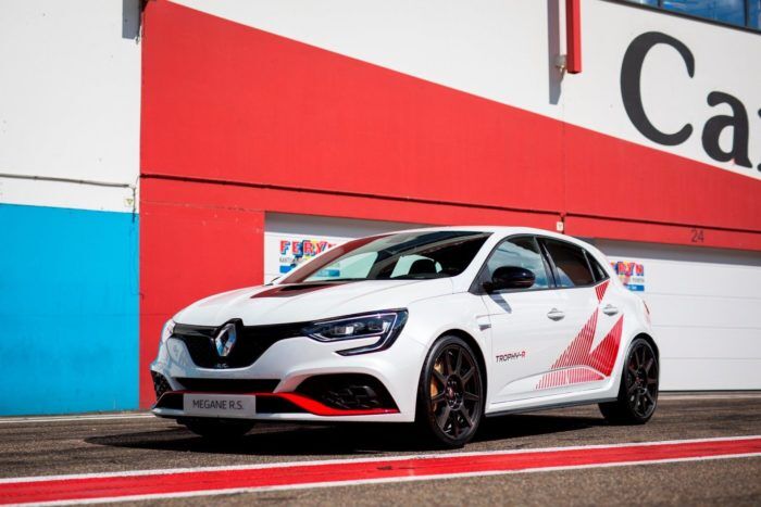 Renault Megane Rs Trophy R 7 700x467