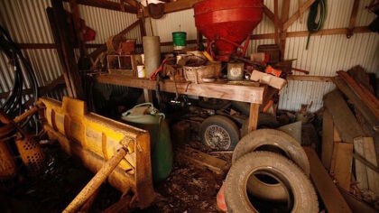 El Jaguar XK120 que apareció bajo una mesa (y vendido a precio de Dacia)