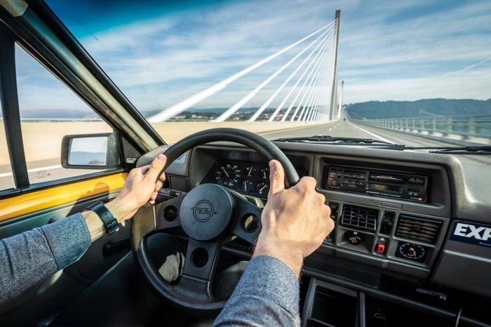 Opel Corsa GT 1987 3 700x466