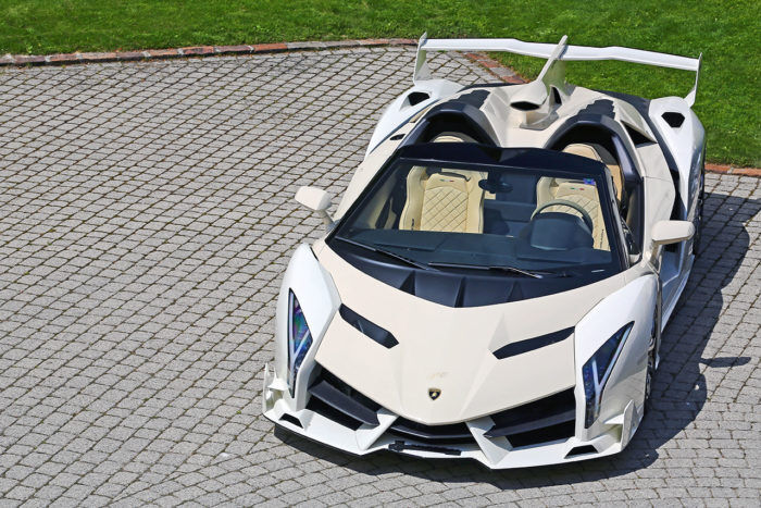 Obiang Superdeportivos Lamborghini Veneno 2 700x467