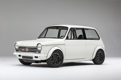 Si te gustan los coches, querrás este Honda N600 de propulsión y motor de moto