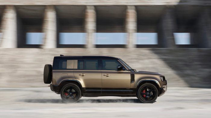 Land Rover Defender 1 700x394