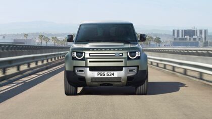 Podría llegar un Land Rover Defender SVR con motor BMW de 500 CV