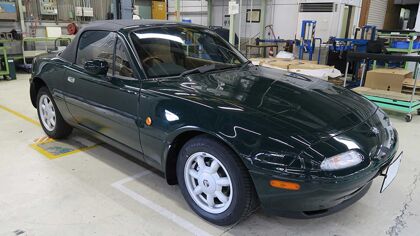 Si quieres un Mazda MX-5 (NA) como recién salido de fábrica, tan solo tienes que pedirlo… y pasar por caja