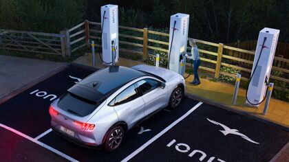 119 km de autonomía por 10 minutos de carga: la promesa del Ford Mustang Mach-E