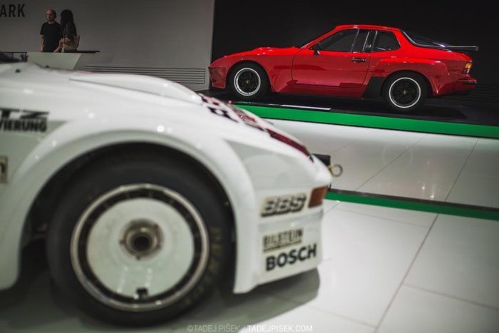 Porsche 944 Turbo 700x467