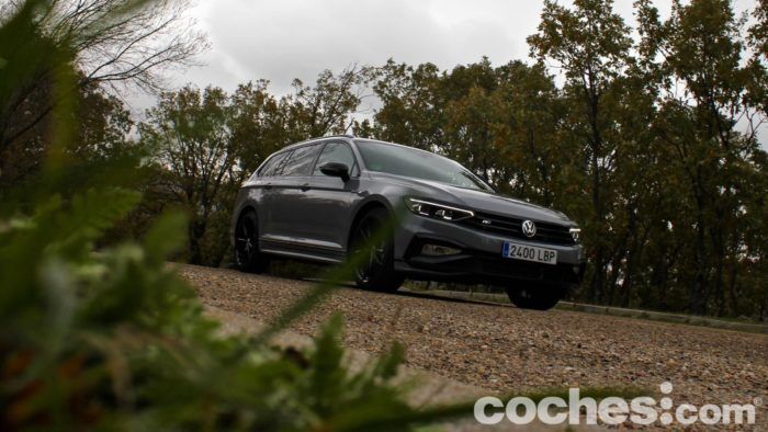Volkswagen Passat Variant R Line 11 700x394