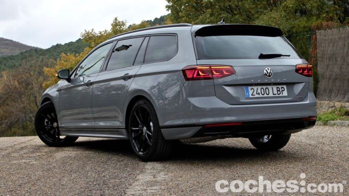 Volkswagen Passat Variant R Line 3 700x394