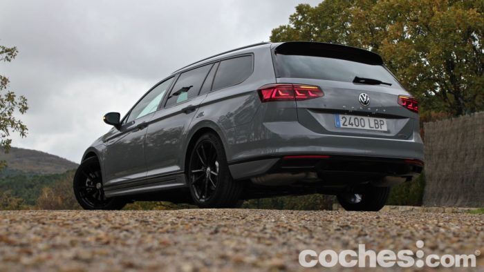 Volkswagen Passat Variant R Line 4 700x394