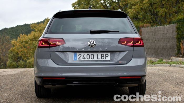 Volkswagen Passat Variant R Line 6 700x394