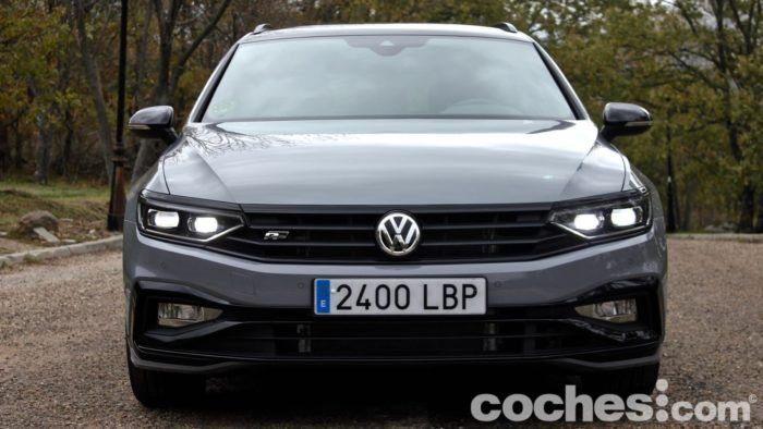 Volkswagen Passat Variant R Line 7 700x394