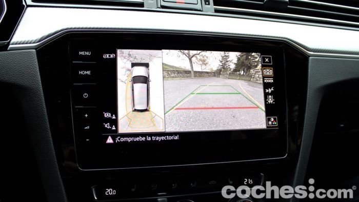 Volkswagen Passat Variant R Line Interior 21 700x394