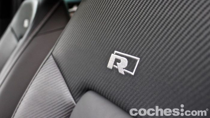 Volkswagen Passat Variant R Line Interior 6 700x394