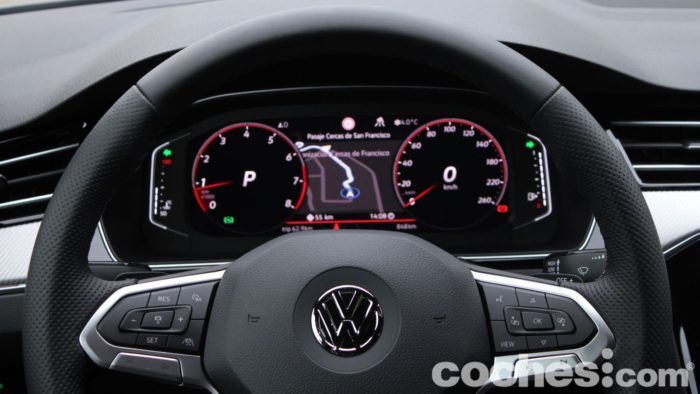 Volkswagen Passat Variant R Line Interior 9 700x394