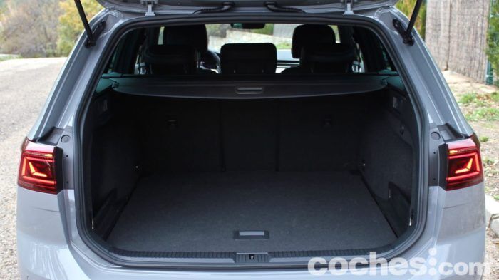 Volkswagen Passat Variant R Line Maletero 2 700x393