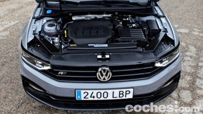 Volkswagen Passat Variant R Line Motor 1 700x394