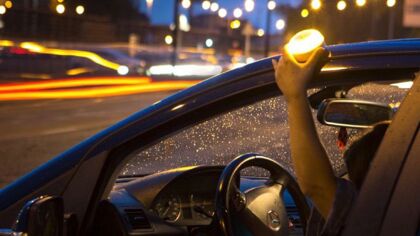 El dispositivo lumisoso que jubilará a los triángulos avisará a la policía