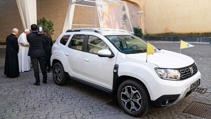 El nuevo Papamóvil es un Dacia Duster