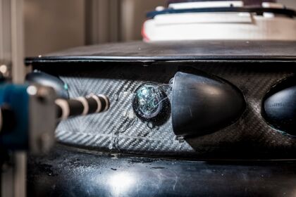 ¿Cómo se mantienen limpios los sensores de un coche autónomo?