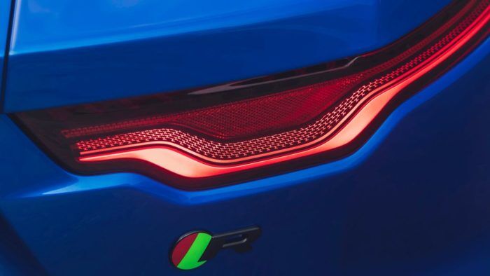 Jaguar F Type R 2020 Detalle 4 700x394