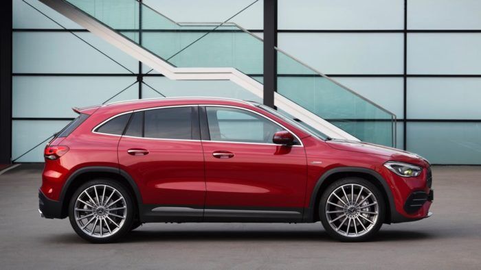 Mercedes AMG GLA 35 4Matic 2020 4 700x394
