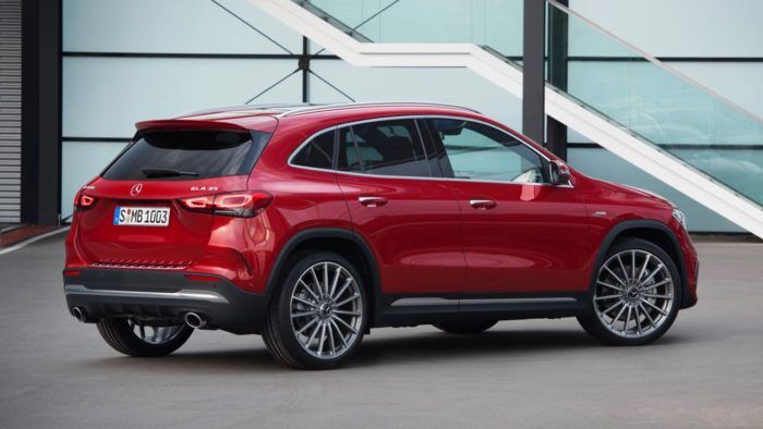 Mercedes AMG GLA 35 4Matic 2020 5 700x394