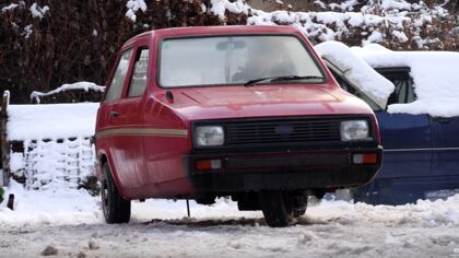 ¿Hacer drift con un coche de tres ruedas? Este Reliant Robin demuestra que se puede