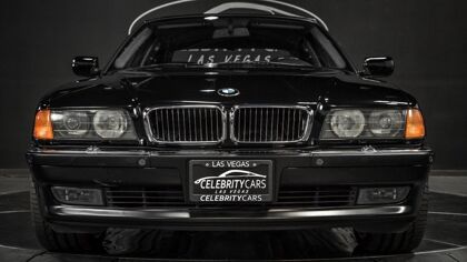 El BMW Serie 7 en el que Tupac Shakur fue tiroteado está en venta (restaurado)