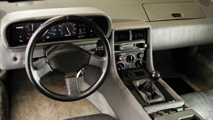 DeLorean DMC 12 4 700x394