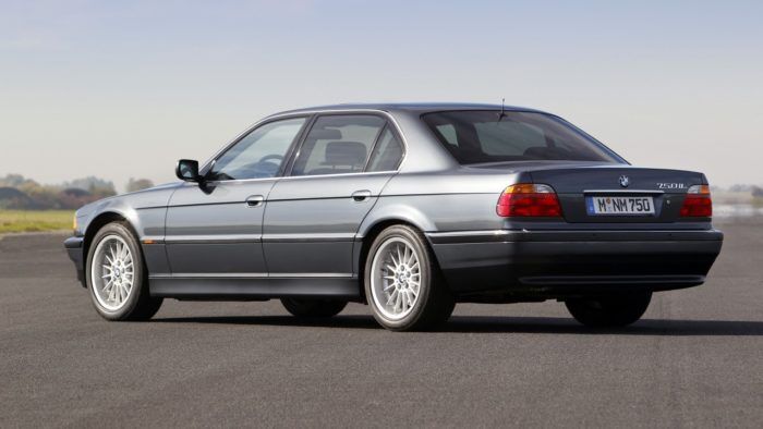 BMW Serie 7 E38 2 700x394