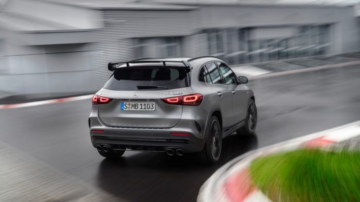 Mercedes AMG GLA 45 4Matic 14 700x394