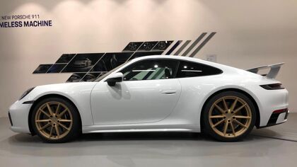 El nuevo Porsche 911 recibe los paquetes SportDesign y Aerokit