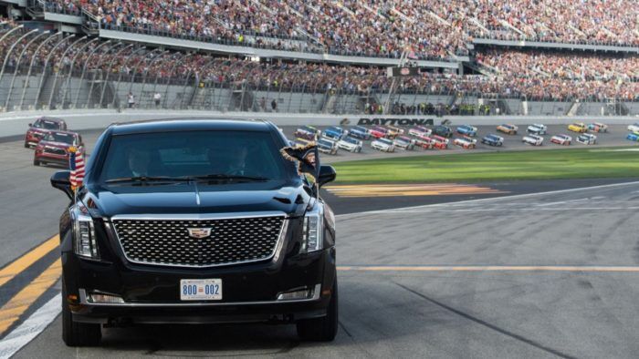 Presidente EEUU Donald Trump Daytona 500 Limusina 1 700x394