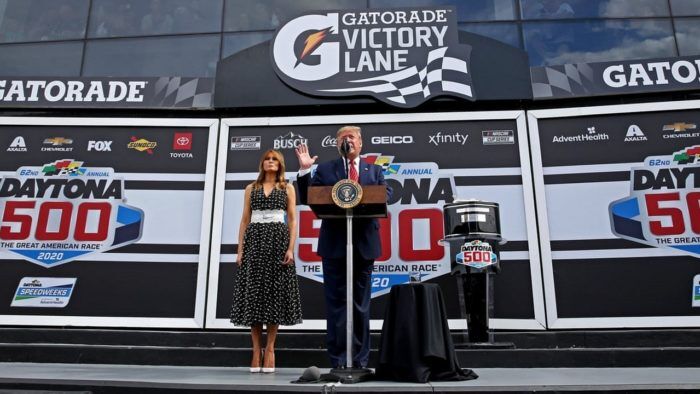 Presidente EEUU Donald Trump Daytona 500 Limusina 3 700x394