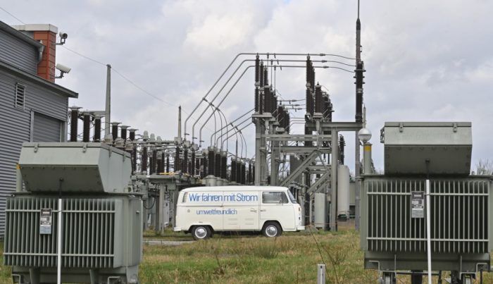 Volkswagen Bus Electric Prototype 1972 3 700x403