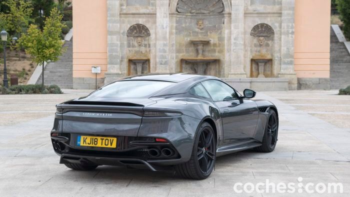 Aston Martin Dbs 2 700x394