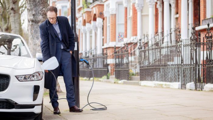 Electrica Avenue Cargar Electricos Farolas 6 700x394