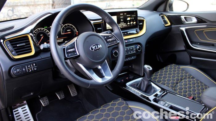 Kia Xceed Pack Yellow Prueba Interior 14 700x394