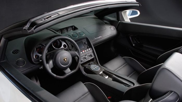 Lamborghini Gallardo Spyder 2006 Interior 1 700x394