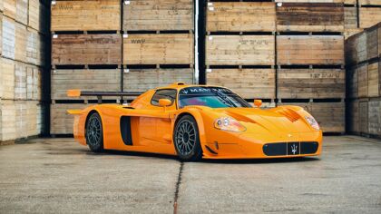 A subasta uno de los doce Maserati MC12 Corsa