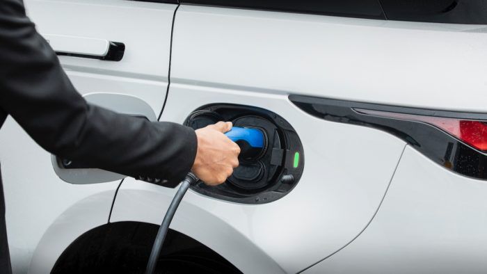 Range Rover Evoque P300e 9 700x394