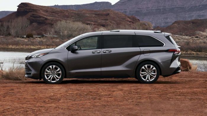 2021 Toyota Sienna 8 700x394
