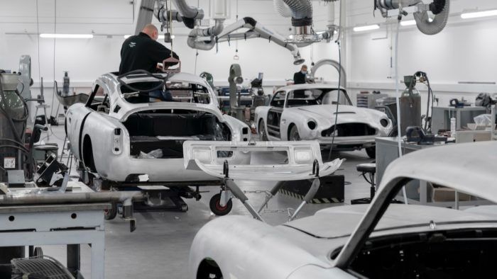 Aston Martin DB5 Goldfinger Continuation 12 700x394