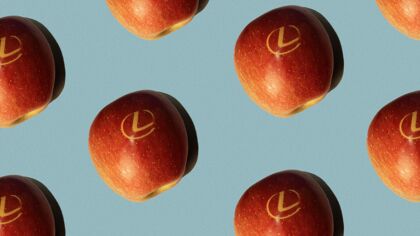 ¿Qué hace Lexus produciendo manzanas?